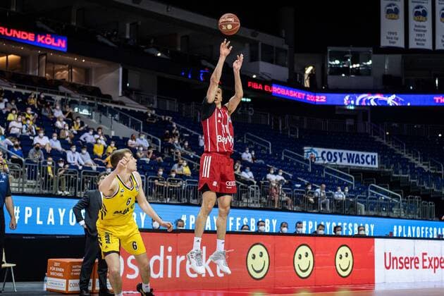 Basketball Berlin 09 06 2021 1 Bundesliga easyCredit BBL Season 2020 2021 Playoffs Final Game 1 Alba Berlin FC Bayern Munich Vladimir Lucic Munich, No 11 Malte Delow Alba Berlin, No 06