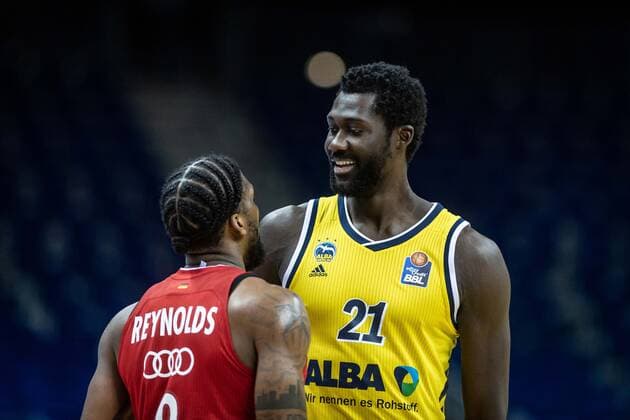 Basketball Berlin 09 06 2021 1 Bundesliga easyCredit BBL Season 2020 2021 Playoffs Final Game 1 Alba Berlin FC Bayern Munich Christ Koumadje Alba Berlin, No 21 Jalen Reynolds Munich, No 08 Trashtalk.