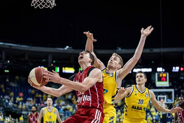 Basketball Berlin 09 06 2021 1 Bundesliga easyCredit BBL Season 2020 2021 Playoffs Final Game 1 Alba Berlin FC Bayern Munich Vladimir Lucic Munich, No 11 Niels Giffey Alba Berlin, No 05