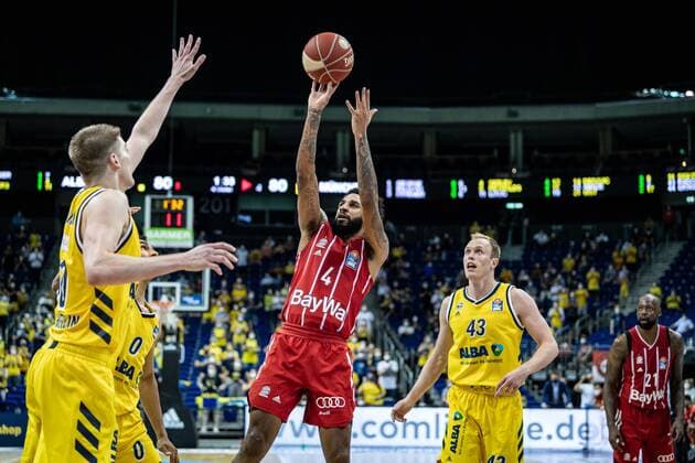 Basketball Berlin 09 06 2021 1 Bundesliga easyCredit BBL Season 2020 2021 Playoffs Final Game 1 Alba Berlin FC Bayern Munich D J Seeley Munich, No 04 Ben Lammers Alba Berlin, No 50 Luke Sikma Alba Berlin, No 43