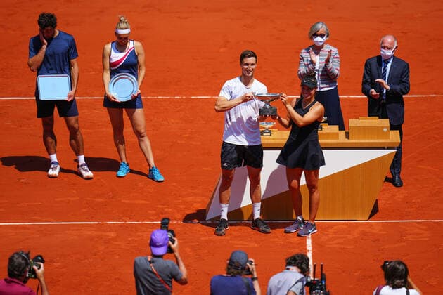 Mandatory Credit: Photo by Javier Garcia BPI Shutterstock (12058061h) Desirae Krawczyk and Joe Salisbury celebrate winning the final of the Mixed Doubles French Open Tennis, Day Twelve, Roland Garros, Paris, France - 10 Jun 2021 French Open Tennis, Day Twelve, Roland Garros, Paris, France - 10 Jun 2021  Copyright: xJavierxGarcia BPI Shutterstockx 12058061h