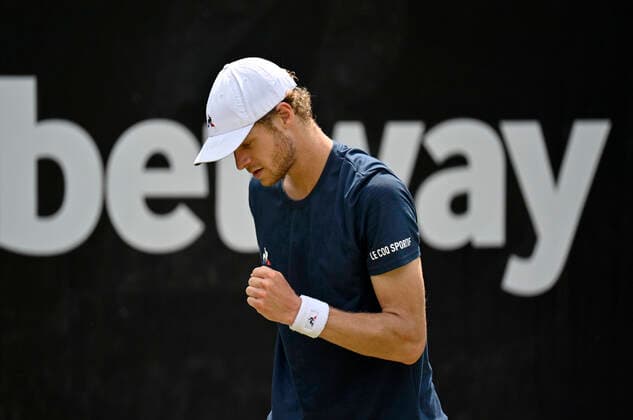Yannick Hanfmann GER cheers cheers 10 06 2021 Tennis MercedesCup Stuttgart 2021 Weißenhof ATP 07 13 06 2021 Tennis MercedesCup Stuttgart 2021