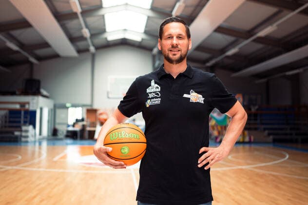 The new head coach Domenik Reinboth of the 2 BARMER Bundesliga ProA club Science City Jena, portrait Sparkassen Arena