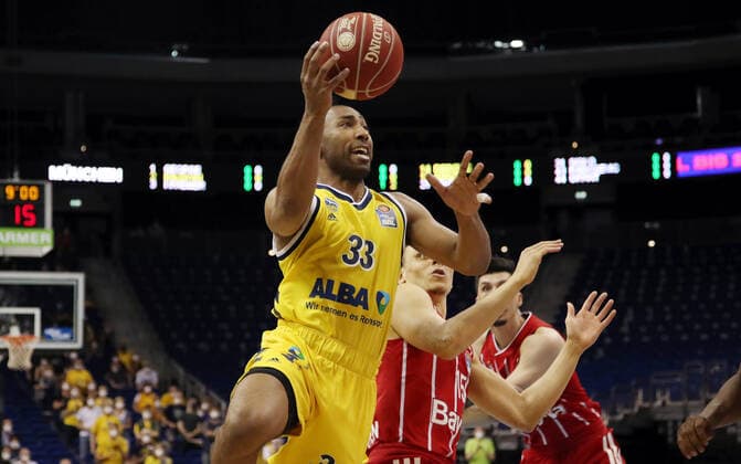 Jayson Granger, Robin Amaize action game scene duel sport basketball play off final BBL Bundesliga men season 2020 2021 10 06 2021 ALBA Berlin vs FC Bayern Munich