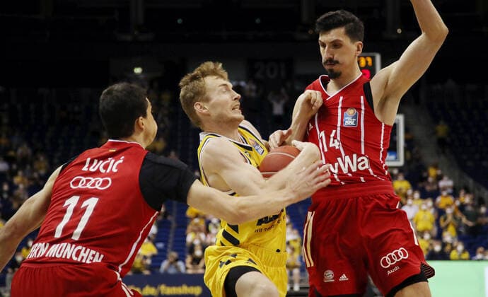 Vladimir Lucic, Niels Giffey, Nihad Djedovic Action Game Scene Duel Sports Basketball Play Off Final BBL Bundesliga Men Season 2020 2021 10 06 2021 ALBA Berlin vs FC Bayern Munich