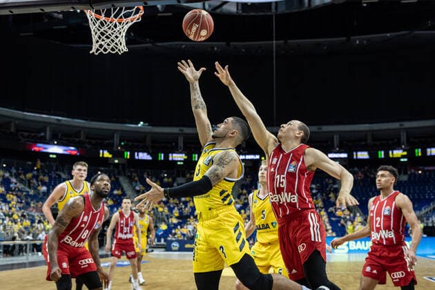 Basketball Berlin 10 06 2021 1 Bundesliga easyCredit BBL Season 2020 2021 Playoffs Final Game 2 Alba Berlin FC Bayern Munich Peyton Siva Alba Berlin, No 03 Robin Amaize Munich, No 15