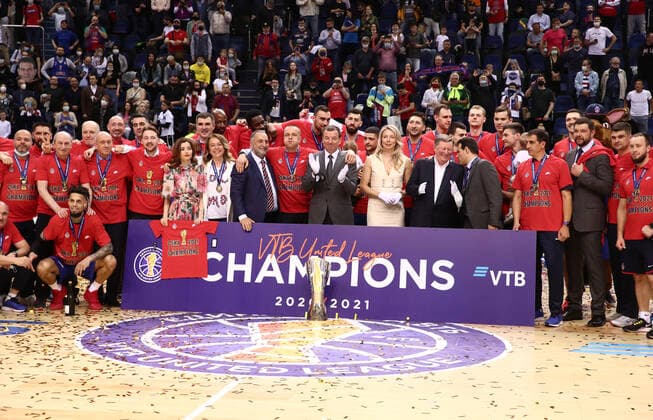 MOSCOW, RUSSIA - JUNE 10, 2021: CSKA Moscow players and coaching staff celebrate winning the VTB United League title after defeating UNICS Kazan 89-81 in Game 3 of the 2021 2022 VTB United League final series at CSKA Arena. Valery Sharifulin TASS  TS1044CD