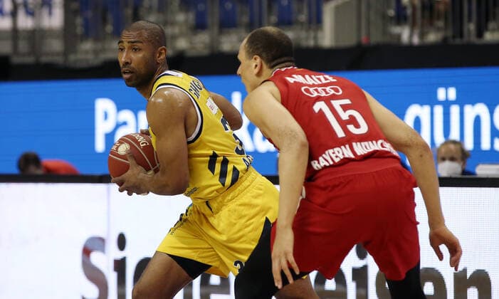 Jayson Granger, Robin Amaize Action Game Scene Duel Sports Basketball Play Off Final BBL Bundesliga Men Season 2020 2021 10 06 2021 ALBA Berlin vs FC Bayern Munich