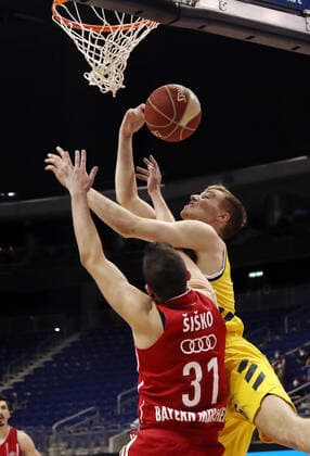 Zan Sisko, Malte Delow Action Game Scene Duel Sports Basketball Play Off Final BBL Bundesliga Men Season 2020 2021 10 06 2021 ALBA Berlin vs FC Bayern Munich