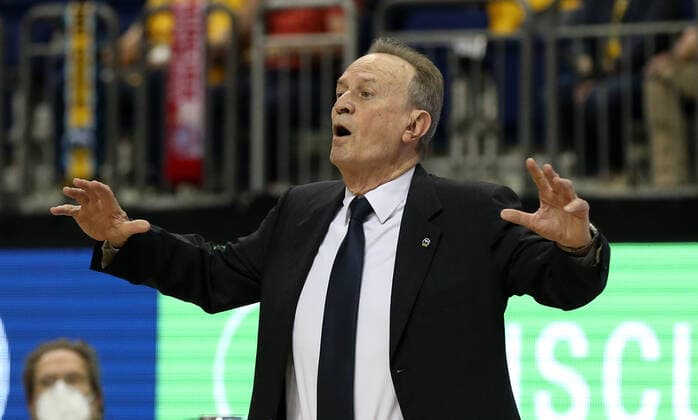 Coach Aito Garcia Reneses pointing, gesturing action upper body upper body sports basketball play off finals BBL Bundesliga men season 2020 2021 10 06 2021 ALBA Berlin vs FC Bayern Munich