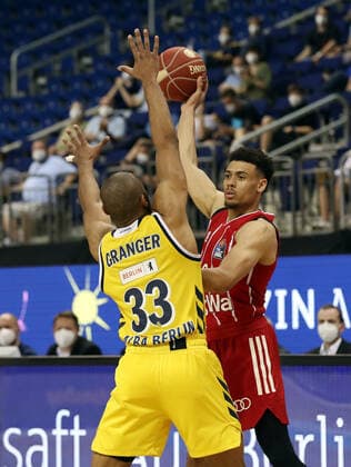 Jayson Granger, Wade Baldwin Action Game Scene Duel Sports Basketball Play Off Final BBL Bundesliga Men Season 2020 2021 10 06 2021 ALBA Berlin vs FC Bayern Munich