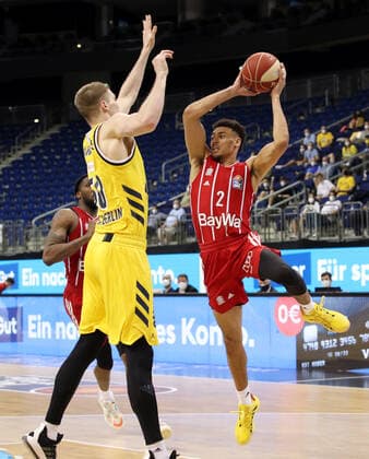 Ben Lammers, Wade Baldwin Action Game Scene Duel Sports Basketball Play Off Final BBL Bundesliga Men Season 2020 2021 10 06 2021 ALBA Berlin vs FC Bayern Munich