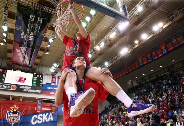 MOSCOW, RUSSIA - JUNE 10, 2021: CSKA Moscow players Alexander Khomenko (top) and Daniil Kochergin cut off the basketball net as they celebrate winning the VTB United League title after defeating UNICS Kazan 89-81 in Game 3 of the 2021 2022 VTB United League final series at CSKA Arena. Valery Sharifulin TASS MOSCOW, RUSSIA - JUNE 10, 2021: President and General Director of PBC CSKA Moscow Andrei Vatutin (L midground), CSKA Moscow s head coach DImitrios Itoudis (C front), Russia s Special Presidential Representative for Environmental Protection, Ecology and Transport Sergei Ivanov (C midground) and CSKA Moscow players spray champagne as they celebrate winning the VTB United League title after defeating UNICS Kazan 89-81 in Game 3 of the 2021 2022 VTB United League final series at CSKA Arena. Valery Sharifulin TASS  TS1044F6