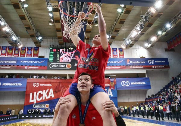 MOSCOW, RUSSIA - JUNE 10, 2021: CSKA Moscow players Alexander Khomenko (top) and Daniil Kochergin cut off the basketball net as they celebrate winning the VTB United League title after defeating UNICS Kazan 89-81 in Game 3 of the 2021 2022 VTB United League final series at CSKA Arena. Valery Sharifulin TASS MOSCOW, RUSSIA - JUNE 10, 2021: President and General Director of PBC CSKA Moscow Andrei Vatutin (L midground), CSKA Moscow s head coach DImitrios Itoudis (C front), Russia s Special Presidential Representative for Environmental Protection, Ecology and Transport Sergei Ivanov (C midground) and CSKA Moscow players spray champagne as they celebrate winning the VTB United League title after defeating UNICS Kazan 89-81 in Game 3 of the 2021 2022 VTB United League final series at CSKA Arena. Valery Sharifulin TASS  TS1044F7
