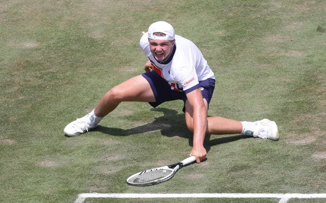 Stuttgart , Tennis MercedesCup 2021 , Dominic Stricker SUI injured during this action
