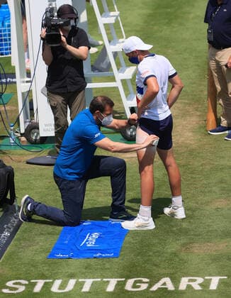 1 06 2021, ATP Tour Mercedes Cup Stuttgart, Weissenhofff, tennis, sports, in the picture Dominic Stephan Stricker SUI is treated.