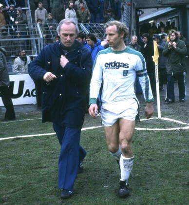 Coach Udo Lattek and Berti Vogts both Borussia Mönchengladbach go to the Bökelbergstadion in Mönchengladbach 15 09 1978 estimated Only for journalistic use Only for editorial use HM