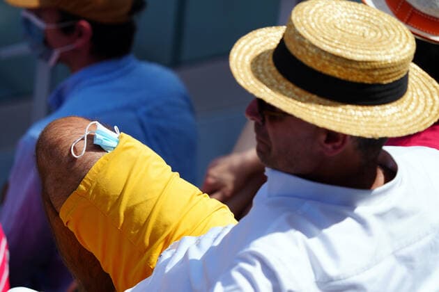 Mandatory Credit: Photo by Javier Garcia BPI Shutterstock (12058128aa) Spectator not wearing his mask French Open Tennis, Day Thirteen, Roland Garros, Paris, France - 11 Jun 2021 French Open Tennis, Day Thirteen, Roland Garros, Paris, France - 11 Jun 2021  Copyright: xJavierxGarcia BPI Shutterstockx 12058128aa