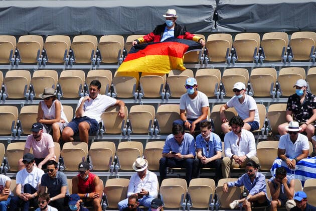 Mandatory Credit: Photo by Javier Garcia BPI Shutterstock (12058128ab) Spectators including a fan of Alexander Zverev sitting in the back row French Open Tennis, Day Thirteen, Roland Garros, Paris, France - 11 Jun 2021 French Open Tennis, Day Thirteen, Roland Garros, Paris, France - 11 Jun 2021  Copyright: xJavierxGarcia BPI Shutterstockx 12058128ab