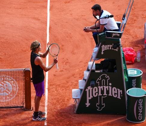 Mandatory Credit: Photo by Javier Garcia BPI Shutterstock (12058128cf) Alexander Zverev complains at length to the umpire after a call that went against him during his semi final match French Open Tennis, Day Thirteen, Roland Garros, Paris, France - 11 Jun 2021 French Open Tennis, Day Thirteen, Roland Garros, Paris, France - 11 Jun 2021  Copyright: xJavierxGarcia BPI Shutterstockx 12058128cf