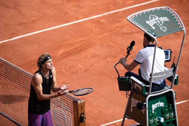 Sport Bilder des Tages Alexander ZVEREV of Germany talks with the referee during his men s single against Stefanos TSITSIPAS of Greece on the Semi final of the French Open tennis tournament at Roland Garros in Paris, France, 11 June 2021.  Copyright: xAurelienxMorissardx