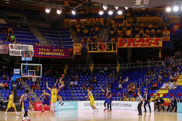 Basketball, Halbfinale, FC Barcelona - CB 1939 Canarias FC Barcelona, Barca V Lenovo Tenerife - Liga ACB Playoff Public whatching the game during the Liga ACB playoff 3rd match of the semi final between FC Barcelona and Lenovo Tenerife at Palau Blaugrana on June 11, 2021 in Barcelona, Spain. Barcelona Spain bonilla-fcbarcel210611_np8Oo  Copyright: xXavierxBonillax