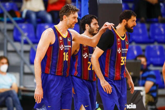 FC Barcelona, Barca V Lenovo Tenerife - Liga ACB Playoff 16 Pau Gasol of FC Barcelona, 21 Alex Abrines of FC Barcelona and 33 Nikola Mirotic of FC Barcelona during the Liga ACB playoff 3rd match of the semi final between FC Barcelona and Lenovo Tenerife at Palau Blaugrana on June 11, 2021 in Barcelona, Spain. Barcelona Spain bonilla-fcbarcel210611_np2TO  Copyright: xXavierxBonillax