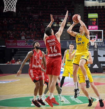 12 06 2021, xemx, basketball BBL playoff final, 3 matchday, FC Bayern Muenchen Alba Berlin emspor, v l Nihad Dedovic FC Bayern Basketball , Simone Fontecchio Alba Berlin Zweikampf, duel, fight, tackle Muenchen