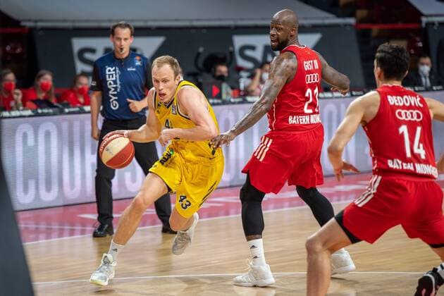 Luke Sikma 43 Alba Berlin , James Gist 21 FC Bayern , FC Bayern Basketball vs Alba Berlin, BBL Playoffs, Final, 12 06 2021 Muenchen Bayern Germany Copyright: xkolbert-press UlrichxGamelx
