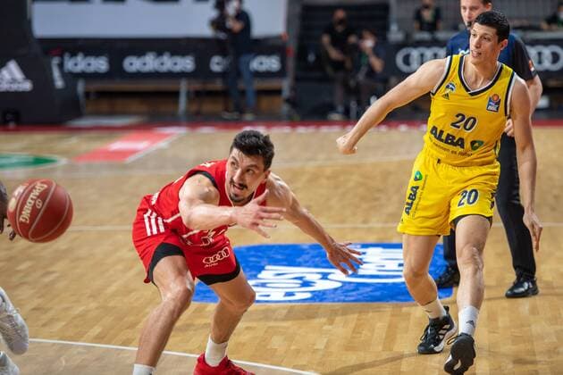 Nihad Djedovic 14 FC Bayern , Simone Fontecchio 20 Alba Berlin , FC Bayern Basketball vs Alba Berlin, BBL Playoffs, Final, 12 06 2021 Muenchen Bayern Germany Copyright: xkolbert-press UlrichxGamelx