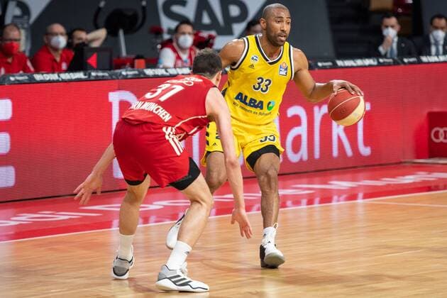 Zan Mark Sisko 31 FC Bayern , Jayson Granger 33 Alba Berlin , FC Bayern Basketball vs Alba Berlin, BBL Playoffs, Final, 12 06 2021 Muenchen Bayern Germany Copyright: xkolbert-press UlrichxGamelx