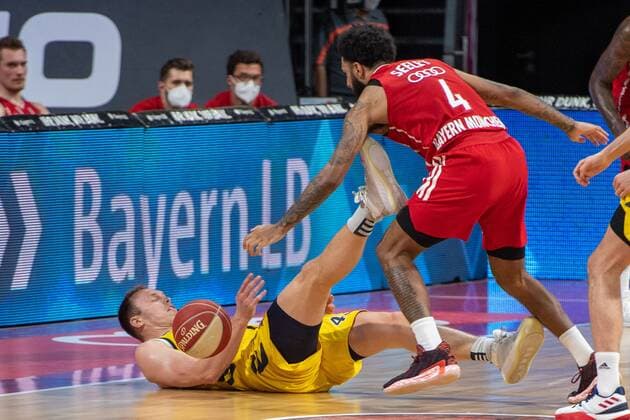 Luke Sikma 43 Alba Berlin , D J Seeley 4 FC Bayern , FC Bayern Basketball vs Alba Berlin, BBL Playoffs, Final, 12 06 2021 Muenchen Bayern Germany Copyright: xkolbert-press UlrichxGamelx