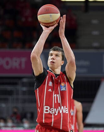 12 06 2021, xemx, basketball BBL playoff final, 3 matchday, FC Bayern Muenchen Alba Berlin emspor, v l Vladimir Lucic FC Bayern Basketball at free throw action, single image, cropped single image, half figure, half figure Muenchen