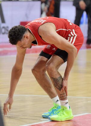 12 06 2021, xemx, basketball BBL playoff final, 3 matchday, FC Bayern Muenchen Alba Berlin emspor, v l Wade Baldwin FC Bayern basketball injured Muenchen