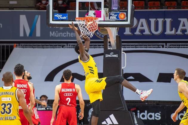 Christ Koumadje 21 Alba Berlin , dunk , FC Bayern Basketball vs Alba Berlin, BBL Playoffs, Final, 12 06 2021 Munich Bavaria Germany Copyright: xkolbert-press UlrichxGamelx