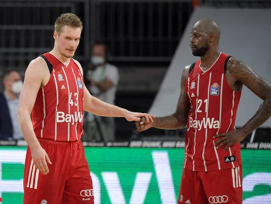 12 06 2021, xemx, basketball BBL playoff final, 3 matchday, FC Bayern Muenchen Alba Berlin emspor, v l team, players, disappointed, disappointed looking at the end of the match Muenchen