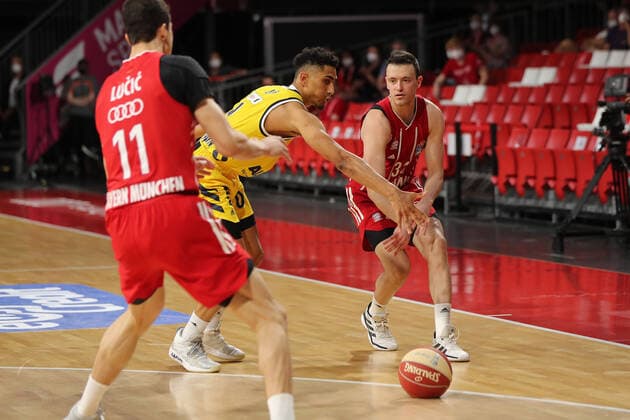 Zan Sisko Muenchen plays a pass GER, FC Bayern Basketball vs Alba Berlin, basketball, 1 Bundesliga, playoffs 2020 2021, final game 3, 12 06 2021, GER, FC Bayern Basketball vs Alba Berlin, basketball, 1 Bundesliga, playoffs 2020 2021, final game 3, 12 06 2021, Muenchen Copyright: xEIBNER MarcelxEngelbrechtx EP_EER