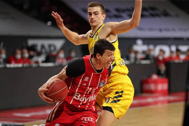Duel between Vladimir Lucic Munich and Tim Schneider Berlin GER, FC Bayern Basketball vs Alba Berlin, Basketball, 1 Bundesliga, Playoffs 2020 2021, Final Game 3, 12 06 2021, GER, FC Bayern Basketball vs Alba Berlin, Basketball, 1 Bundesliga, Playoffs 2020 2021, Final Game 3, 12 06 2021, Munich Copyright: xEIBNER MarcelxEngelbrechtx EP_EER