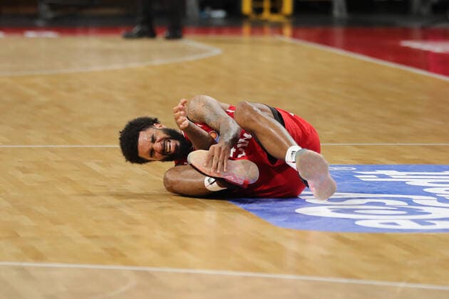Dennis Seeley Muenchen is down with pain GER, FC Bayern Basketball vs Alba Berlin, Basketball, 1 Bundesliga, Playoffs 2020 2021, Final Game 3, 12 06 2021, GER, FC Bayern Basketball vs Alba Berlin, Basketball, 1 Bundesliga, Playoffs 2020 2021, Final Game 3, 12 06 2021, Muenchen Copyright: xEIBNER MarcelxEngelbrechtx EP_EER