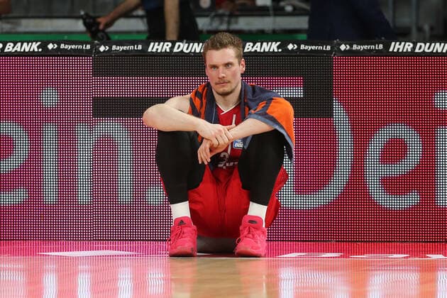 Leon Radosevic Munich sits on the floor disappointed GER, FC Bayern Basketball vs Alba Berlin, Basketball, 1 Bundesliga, Playoffs 2020 2021, Final Game 3, 12 06 2021, GER, FC Bayern Basketball vs Alba Berlin, Basketball, 1 Bundesliga, Playoffs 2020 2021, Final Game 3, 12 06 2021, Munich Copyright: xEIBNER MarcelxEngelbrechtx EP_EER