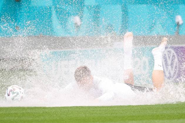 Sport Bilder des Tages SOCCER - UEFA EURO, EM, Europameisterschaft,Fussball 2020 BUCHAREST,ROMANIA,12.JUN.21 - SOCCER - UEFA European Championship, EM, Europameisterschaft OEFB international match, Länderspiel, Nationalmannschaft Austria vs North Macedonia, preview, final training team AUT. Image shows Stefan Posch (AUT). GEPAxpictures xChristianxWalgram