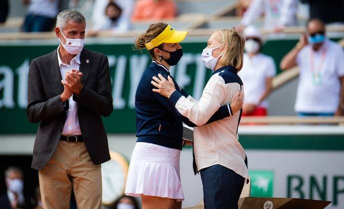 Mandatory Credit: Photo by Rob Prange Shutterstock (12058203ak) Anastasia Pavlyuchenkova of Russia during the trophy ceremony after losing the final of the 2021 Roland Garros Grand Slam Tournament French Open Tennis, Day Fifteen, Roland Garros, Paris, France - 12 Jun 2021 French Open Tennis, Day Fifteen, Roland Garros, Paris, France - 12 Jun 2021  Copyright: xRobxPrange Shutterstockx 12058203ak