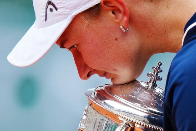 Mandatory Credit: Photo by Javier Garcia BPI Shutterstock (12058169eq) Barbora Krejcikova celebrates with the Suzanne-Lenglen cup after victory in the Women s Singles final French Open Tennis, Day Fourteen, Roland Garros, Paris, France - 12 Jun 2021 French Open Tennis, Day Fourteen, Roland Garros, Paris, France - 12 Jun 2021  Copyright: xJavierxGarcia BPI Shutterstockx 12058169eq