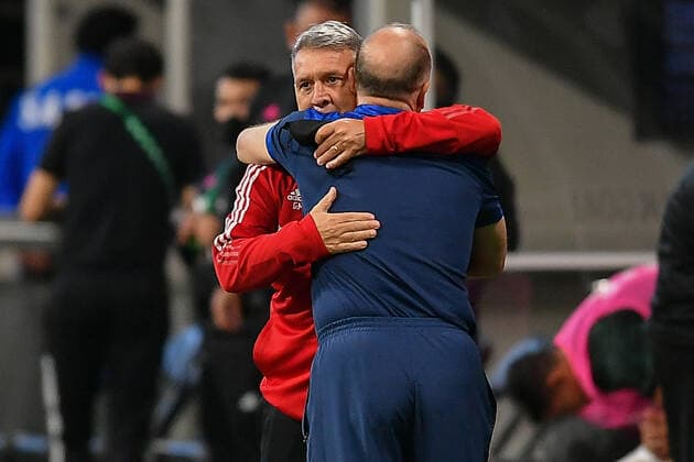 ATLANTA, GA Ã JUNE 12: Mexico head coach Gerardo Martino (left) and Honduras head coach Fabiâ€¡n Coito (right) embrace prior to the start of the International Friendly, LÃ¤nderspiel, Nationalmannschaft match between Honduras and Mexico on June 12th, 2021 at Mercedes-Benz Stadium in Atlanta, GA. (Photo by Rich von Biberstein Icon Sportswire) SOCCER: JUN 12 Mexico v Honduras Icon210612003
