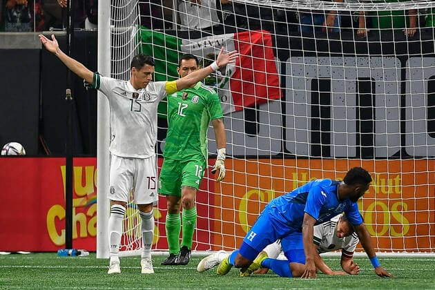 ATLANTA, GA Ã JUNE 12: Mexico defender Hector Moreno (15) gestures to the referee during the International Friendly, LÃ¤nderspiel, Nationalmannschaft match between Honduras and Mexico on June 12th, 2021 at Mercedes-Benz Stadium in Atlanta, GA. (Photo by Rich von Biberstein Icon Sportswire) SOCCER: JUN 12 Mexico v Honduras Icon210612018