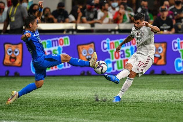 ATLANTA, GA Ã JUNE 12: Mexico forward Jesus Corona (17) is challenged by Honduras defender Diego Rodriguez (23) during the International Friendly, LÃ¤nderspiel, Nationalmannschaft match between Honduras and Mexico on June 12th, 2021 at Mercedes-Benz Stadium in Atlanta, GA. (Photo by Rich von Biberstein Icon Sportswire) SOCCER: JUN 12 Mexico v Honduras Icon210612023