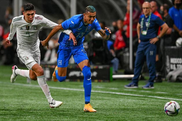 ATLANTA, GA Ã JUNE 12: Honduras midfielder Kervin Arriaga (13) and Mexico midfielder Edson Alvarez (4) fight for possession during the International Friendly, LÃ¤nderspiel, Nationalmannschaft match between Honduras and Mexico on June 12th, 2021 at Mercedes-Benz Stadium in Atlanta, GA. (Photo by Rich von Biberstein Icon Sportswire) SOCCER: JUN 12 Mexico v Honduras Icon210612029