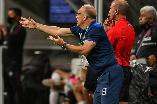 ATLANTA, GA Ã JUNE 12: Honduras head coach Fabiâ€¡n Coito gestures from the sideline during the International Friendly, LÃ¤nderspiel, Nationalmannschaft match between Honduras and Mexico on June 12th, 2021 at Mercedes-Benz Stadium in Atlanta, GA. (Photo by Rich von Biberstein Icon Sportswire) SOCCER: JUN 12 Mexico v Honduras Icon210612030
