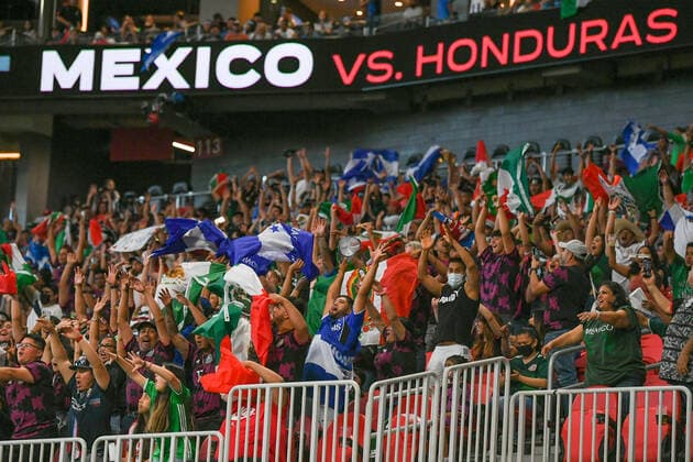 ATLANTA, GA Ã JUNE 12: Fans participate in the wave during the International Friendly, LÃ¤nderspiel, Nationalmannschaft match between Honduras and Mexico on June 12th, 2021 at Mercedes-Benz Stadium in Atlanta, GA. (Photo by Rich von Biberstein Icon Sportswire) SOCCER: JUN 12 Mexico v Honduras Icon210612047