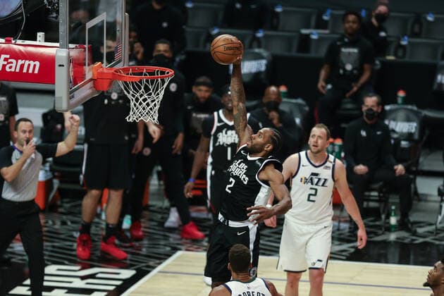 LOS ANGELES, CA - JUNE 12: LA Clippers forward Kawhi Leonard (2) dunks during game 3 of the second round of the NBA, Basketball Herren, USA Western Conference playoffs between the Utah Jazz and the Los Angeles Clippers on June 12, 2021, at Staples Center in Los Angeles, CA. (Photo by Jevone Moore Icon Sportswire) NBA: JUN 12 Western Conference Playoffs Second Round - Jazz at Clippers Icon210612063